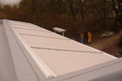 Télikert árnyékoló tartószerkezetre szerelve