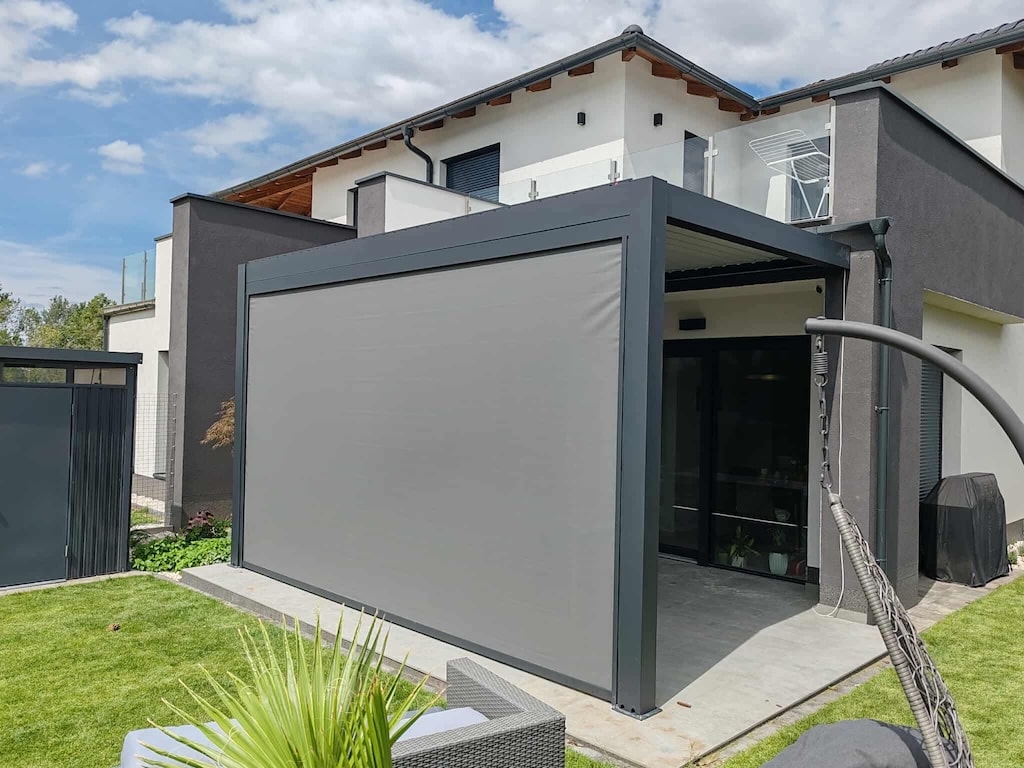 Zip Screen pergola oldalán